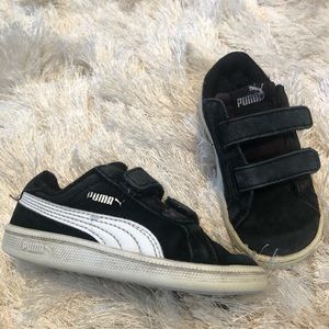 Size 7 toddler Velcro puma tennis shoes